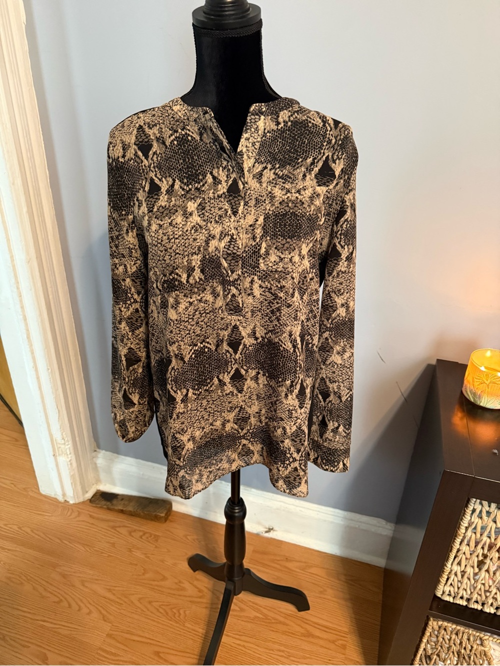 Women’s  Snake Print Long-Sleeve Shirt - Black & Cream